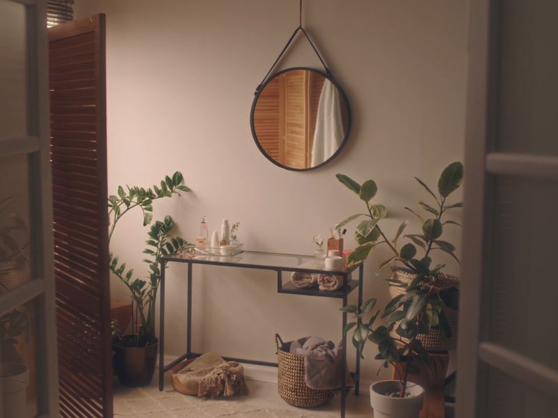 prikaz hodnika sa ogledalom